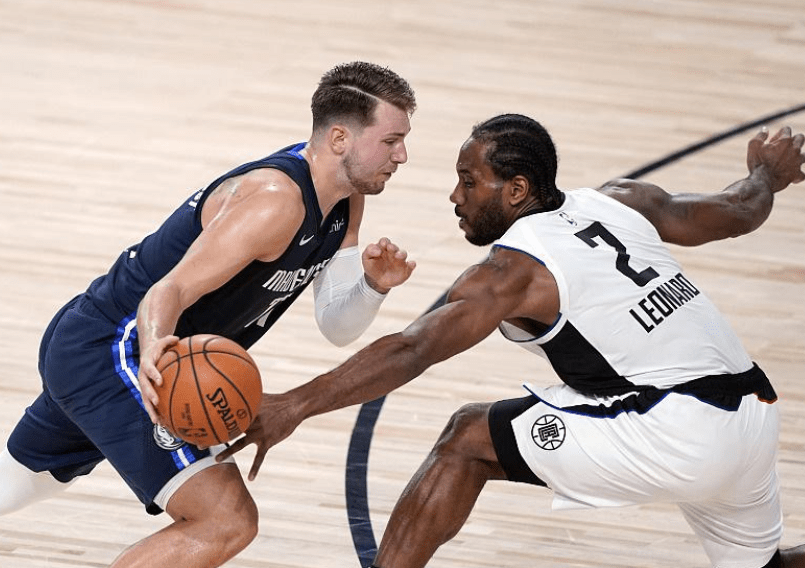  东契奇三双里程碑，独行侠逆转快船  